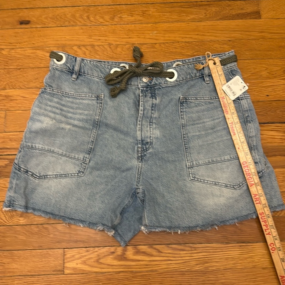 Free People Mozie Barrel Shorts - NWT Sz 33
